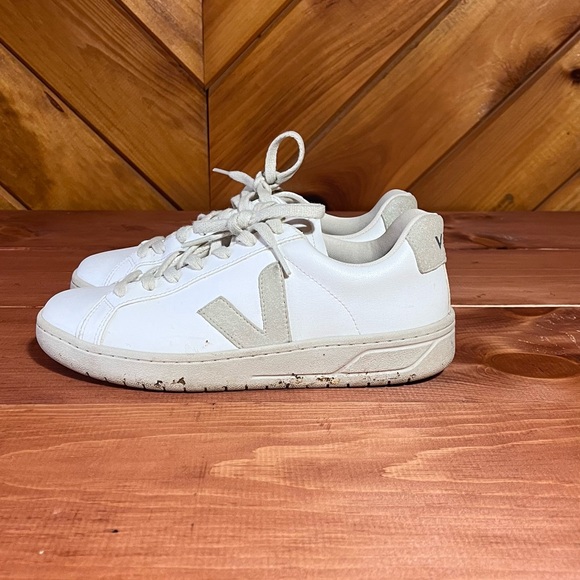 Veja White and Cream Women's Sneakers - Picture 2 of 5